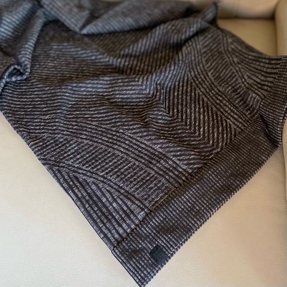 Lululemon restless top - Picture 4 of 5